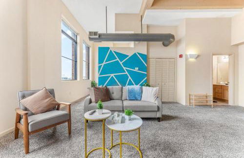 Downtown Gym Sauna Parking Pet Friendly - Photo 1