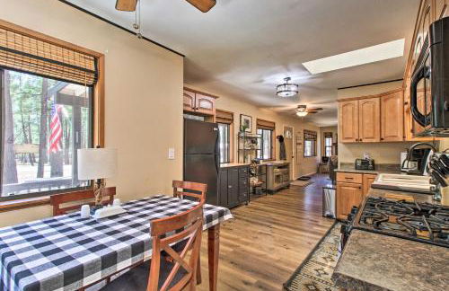 Fireplace, Deck and Grill Pinetop Cabin Rental! - Foto 10