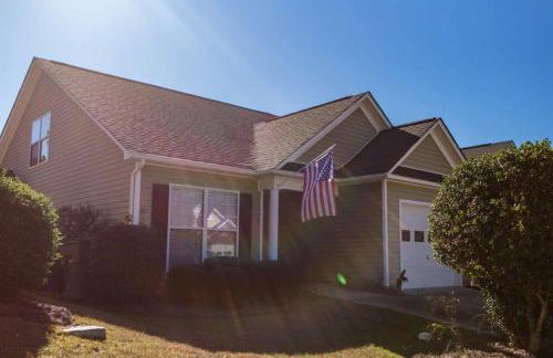 The Lucky Charm Sunny Screened Porch Near USC&Base - Foto 30