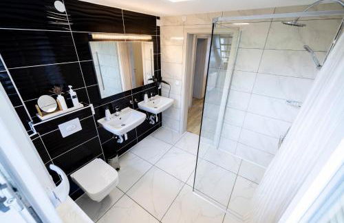 Gelbe Koffer - Große Design-Maisonette in Schiffweiler - Nähe See & Wald - 2 Parkplätze - Self-Check-in - bis 6 Pers - Foto 25