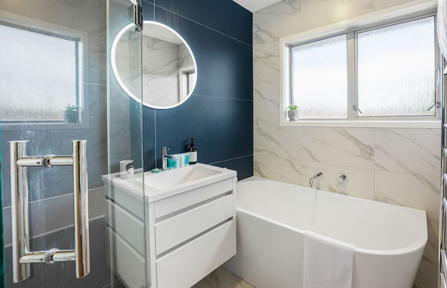 Inner City Retreat - WiFi - Netflix - Photo 32