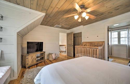 Ideal for Families! Lake Toxaway Getaway with Deck - Foto 21