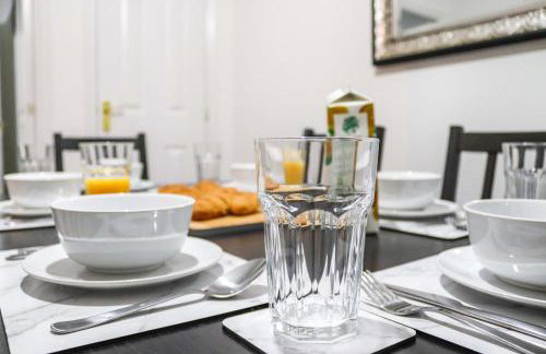 3Bedroom EnSuite SofaBed Sleeps upto 6 Contractors Families Long or Short Stay Free Parking WIFI - Foto 45