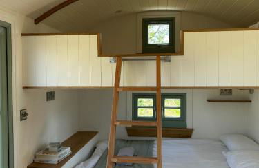 Luxury Shepherds Hut near Glamorgan Coast - Photo 15
