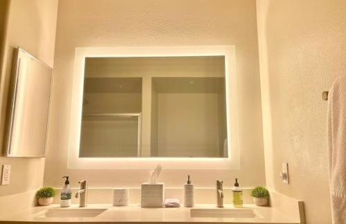 Lux One Bedroom Condo with Garden View - Photo 19