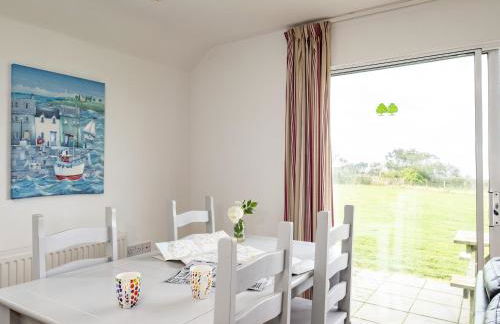 Dolphin Lodge - Photo 9