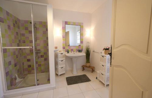 Slpendid villa with heated pool and Jacuzzi for 12 people in Saint-chamas - Foto 36