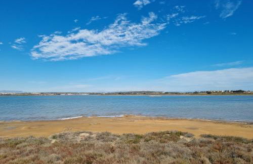 A modern villa with a large solari - Photo 18