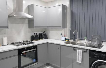ETIHCITY - 3 Bedroom Semi - Free Parking near Etihad Stadium, Tourist attractions, Manchester City Centre, Transport and Motorway Links next to McDonald's - Sky n Netflix - Foto 32