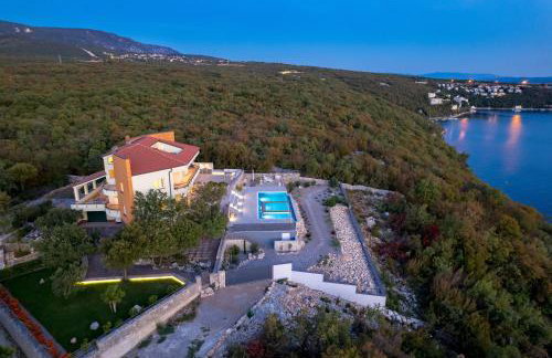 Luxury Villa Oštro with pool & Krk bridge view - Photo 51