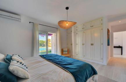 Charming Villa with Pool & Scenic Garden - Foto 57