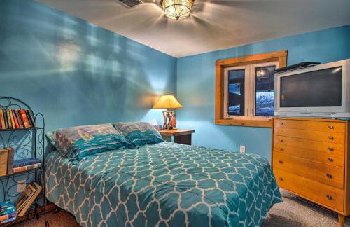 Lakefront Montague Cottage with Deck and Beach! - Foto 24