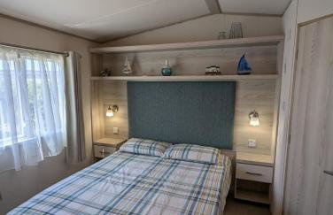 Beautifully presented beachcomber holiday home sited on the Durdle Door holiday park within a few minutes walk from the path that leads to the famous Durdle Door arch and Lulworth cove - Foto 18