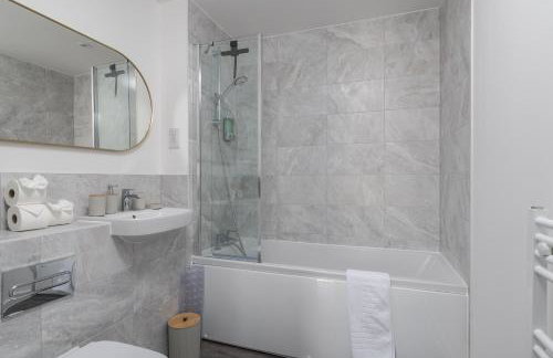 Lovely Home Near Canal, Park, & Central MK - Foto 25