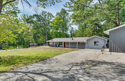 Lake Escape with Hot Tub and Docks in Hope! - Foto 29