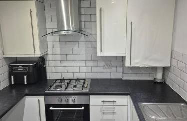 5 min from airport, luxury 2 bed apartment - Foto 3