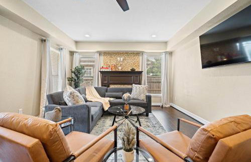 Nr DT, Med Center, Midtown Sleeps 16 Game Room - Photo 7