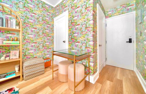 King Bed Mermaid suite - heart of Palm Beach, free parking included - Photo 3