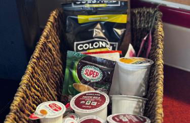 Lakeside luxury with hot tub and pool - Foto 23