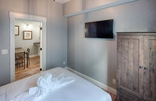 Quaint Cottage with Private Pool-Walk to Everything - Foto 18