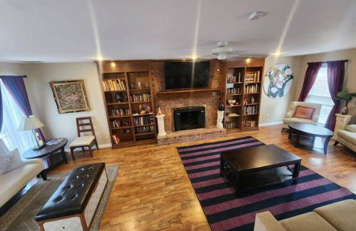 Large near Shops/Dining & easy access to freeway - Foto 21