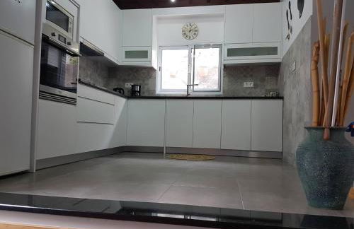 Join our relaxed house near the beach - Mosteiros - Foto 8