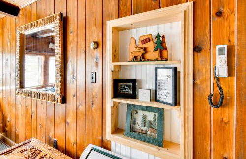 Steps to Houghton Lake Cabin with Fire Pit! - Foto 12