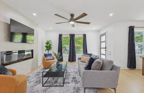 3-BD 3-BA Bungalow ft Backyard w Deck & Firepit - Foto 7