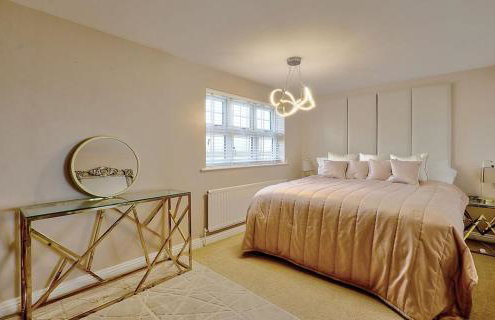 Luxury Stay In Heart Of Nunthorpe by GR Estates - Photo 10