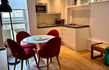 Midtown London Apartment - Photo 6
