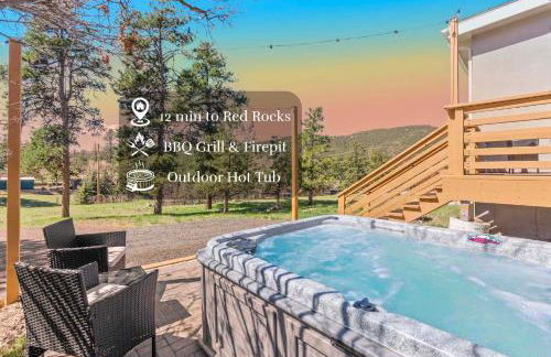 Near Red Rocks with Hot Tub, Fire Pit and Views - Foto 1