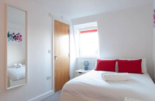 Caribou Suite-Bright & Spacious 2-Bed, Gated Parking, Close to City & Hospital - Foto 12