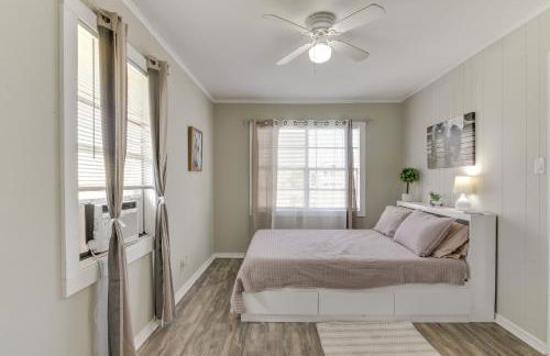 about 1 Mi to the Strand! Couples Retreat in Galveston - Foto 13