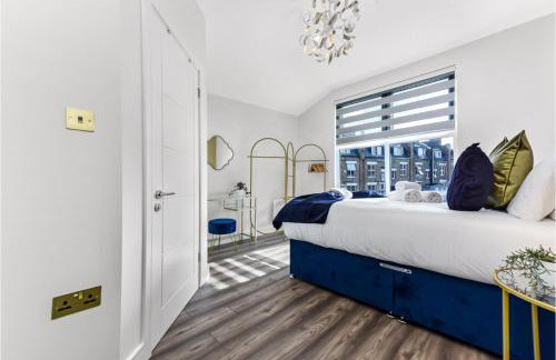 Lovely Two Bedroom with Ensuite Bathrooms - Photo 12