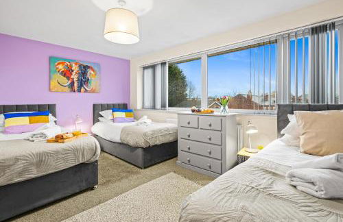 Forest View- Oasis Mural -Didsbury Zen Sleeps 10 - Photo 23