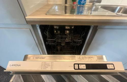 1 bed Apt close to Leeds Arena Sleeps up to 4 people F3 - Photo 6