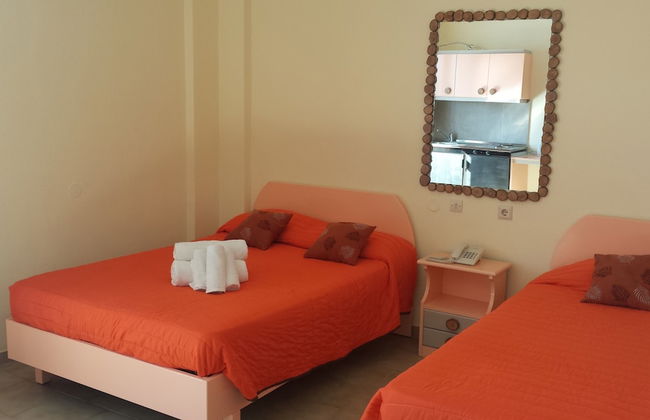 Takis Hotel - Photo 11