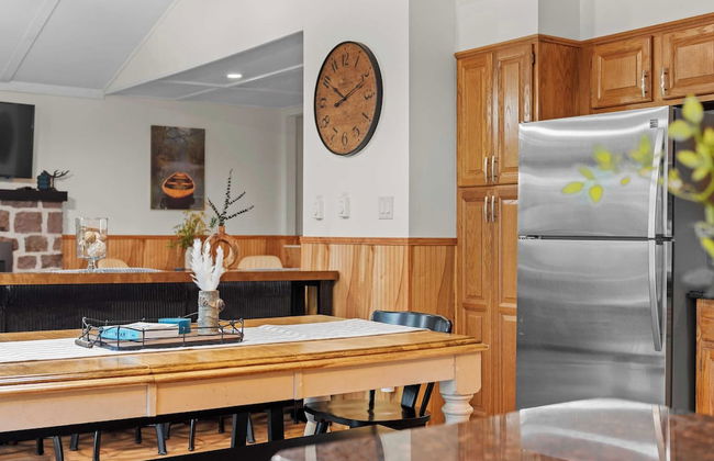 Summit Shores Tranquil Escape Designed for Groups w/ Hot Tub, Fire Pit + Game Room - Foto 10