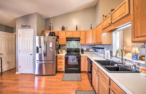 Family Home with Yard about 15 Mi to Downtown! - Foto 9