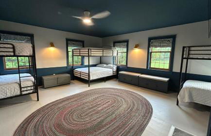 52-Acre Berkshires Farmhouse • Fire Pit Outdoor Dining Trails Copper Kettle Farm by AvantStay - Foto 31