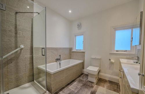 Beautiful Large 3 Bed 2 Bath Flat, Free Parking - Foto 7
