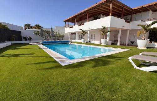 Villa Dedalos - Spacious luxury Villa with heated pool in Puerto Calero - Foto 77