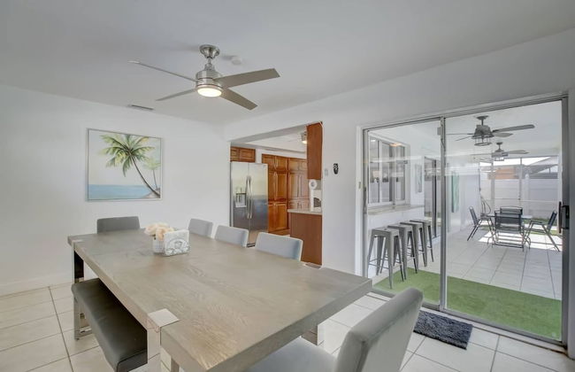 Riverfront King Bed Pool Nearby Beach - Foto 30