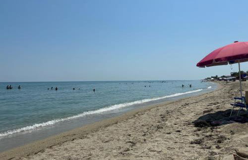 Sapphire Apartment , Beachfront Family Apartment for 4 with Private Garden, 1-Minute Walk to the Beach - Foto 27