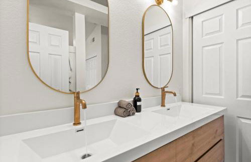 Recently Upgraded House with King Suite, quiet NBHD, Fast Wifi, and Yard - Foto 27