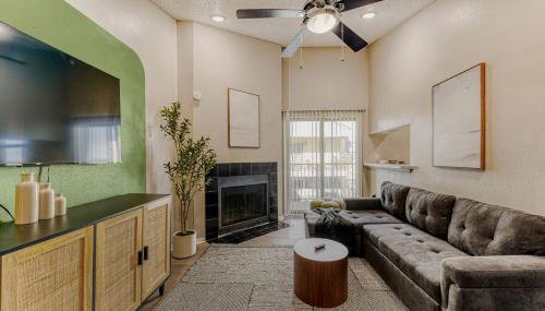 Stylish City Getaway 2B - Sleeps 6 - Pool, Prkg - Foto 4