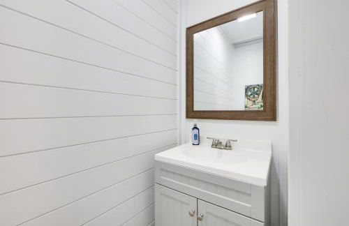 Walk to Lake Nautical Akron Cottage with Deck! - Foto 20