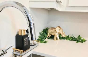 Luxe Suite - Comfort - King Bed and Free Parking - Foto 22