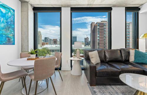 Downtown views! Amazing pool gym hottub Luxury apt - Foto 12