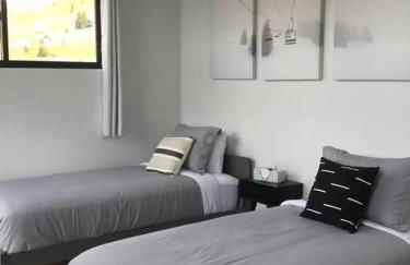 Silver Fox modern new luxury home next to ohv rd - Foto 19